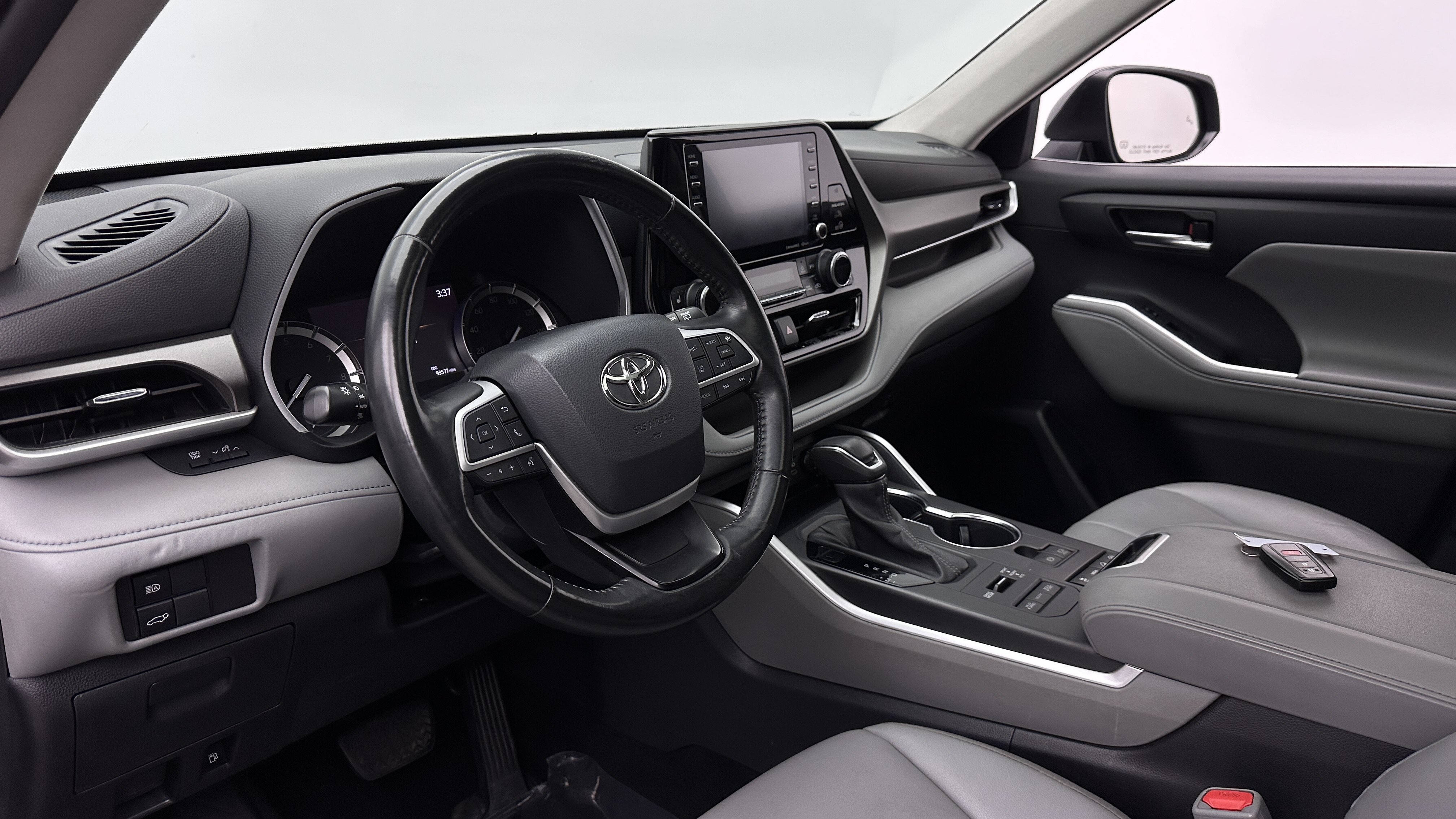 Used 2022 Toyota Highlander XLE AWD/4WD image 10