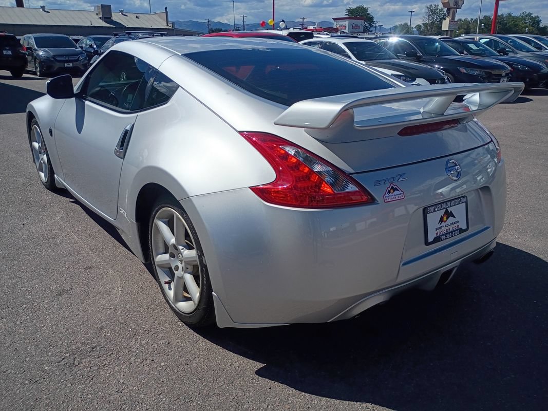 Used 2011 Nissan 370Z Coupe RWD image 5