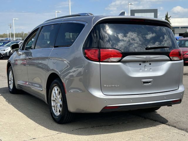 Used 2020 Chrysler Pacifica Touring-L FWD image 5