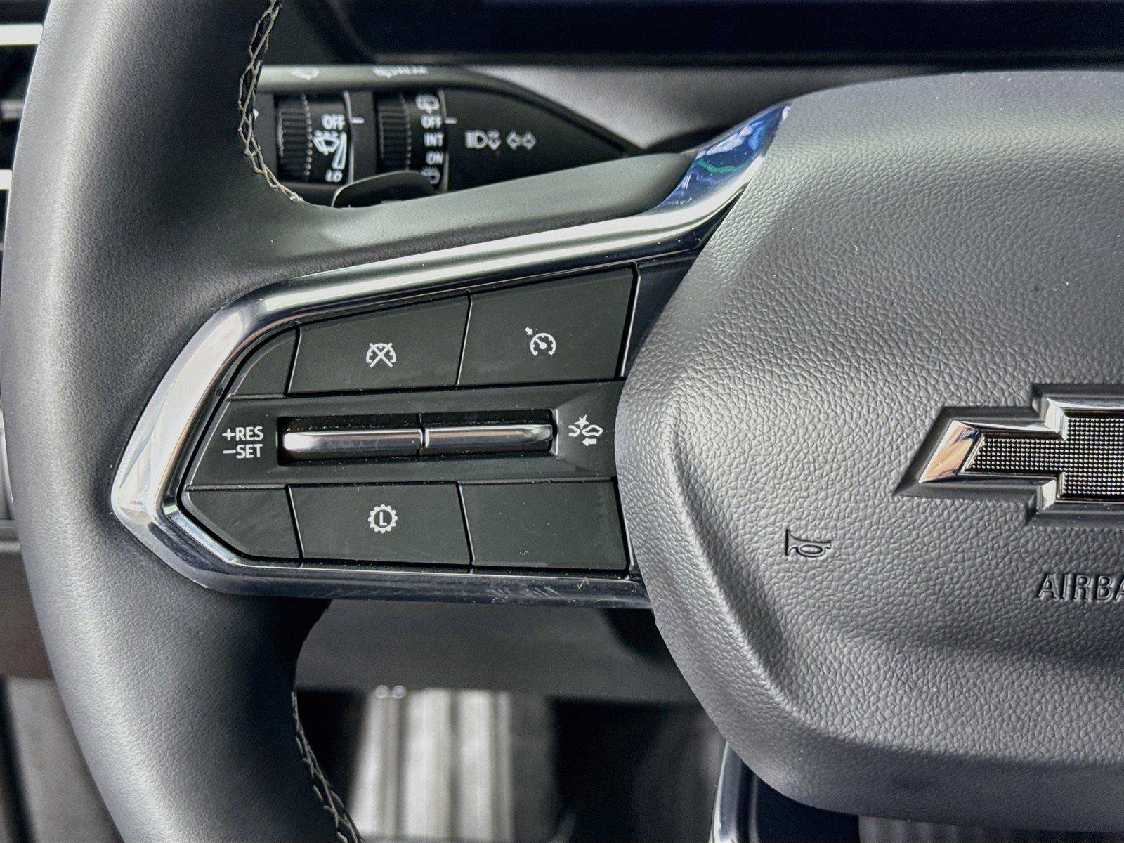Used 2025 Chevrolet Traverse Z71 w/ Driver Confidence Package AWD/4WD image 18