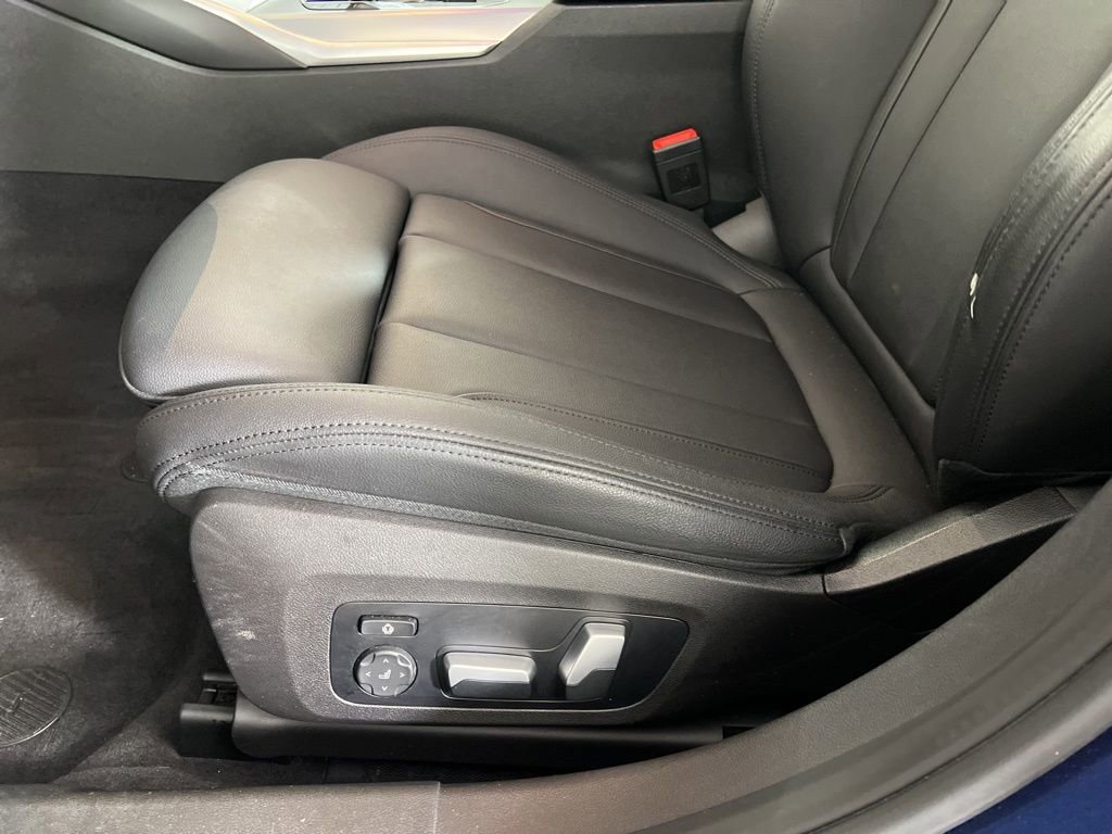 Used 2021 BMW 330i xDrive Sedan w/ Premium Package image 13