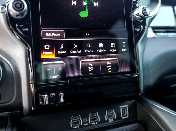 Used 2025 RAM 1500 Laramie AWD/4WD image 21