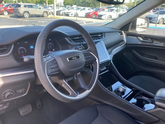 Used 2023 Jeep Grand Cherokee Laredo w/ Luxury Tech Group I AWD/4WD image 13
