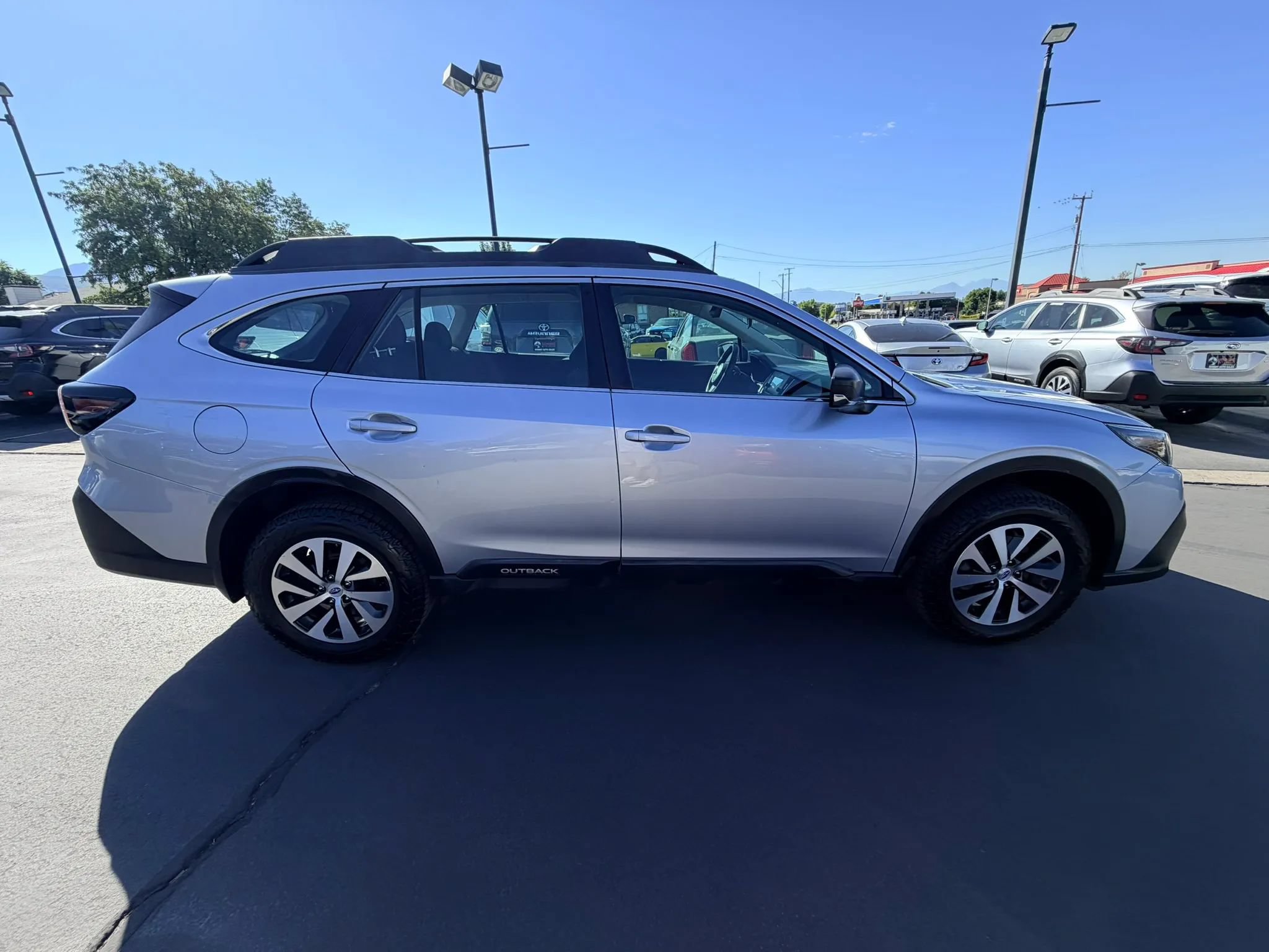 Used 2020 Subaru Outback AWD/4WD image 3