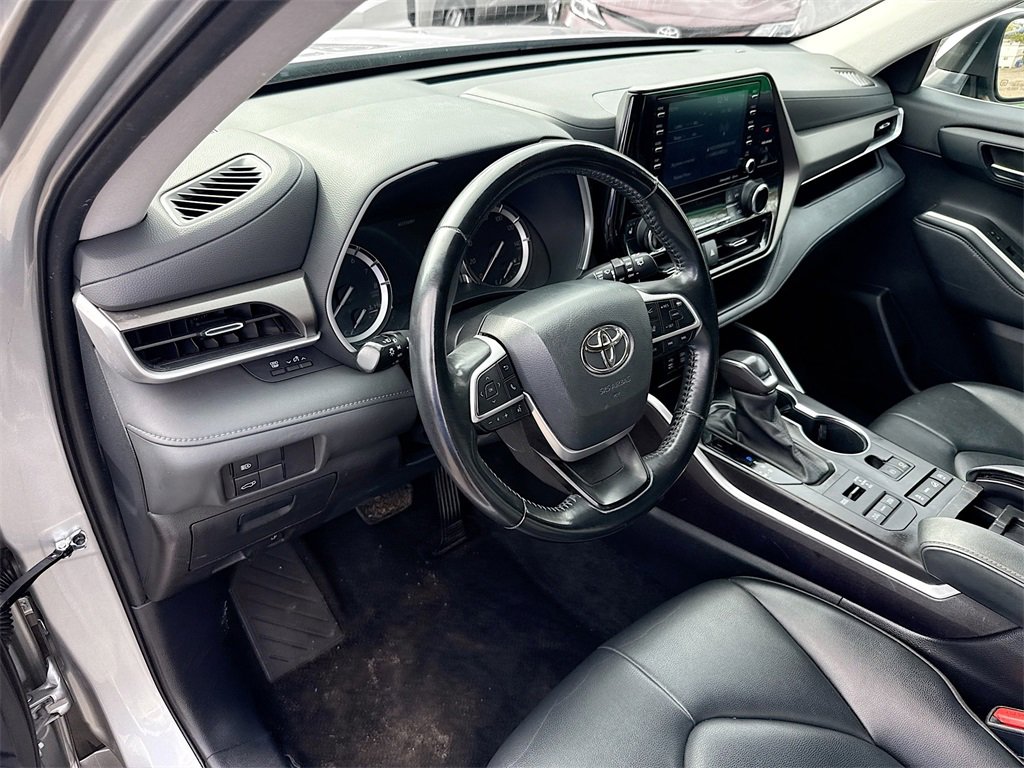 Used 2022 Toyota Highlander XLE image 10