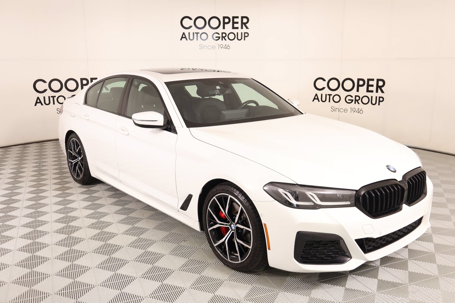 Used 2023 BMW 530i xDrive w/ M Sport Package AWD/4WD image 1