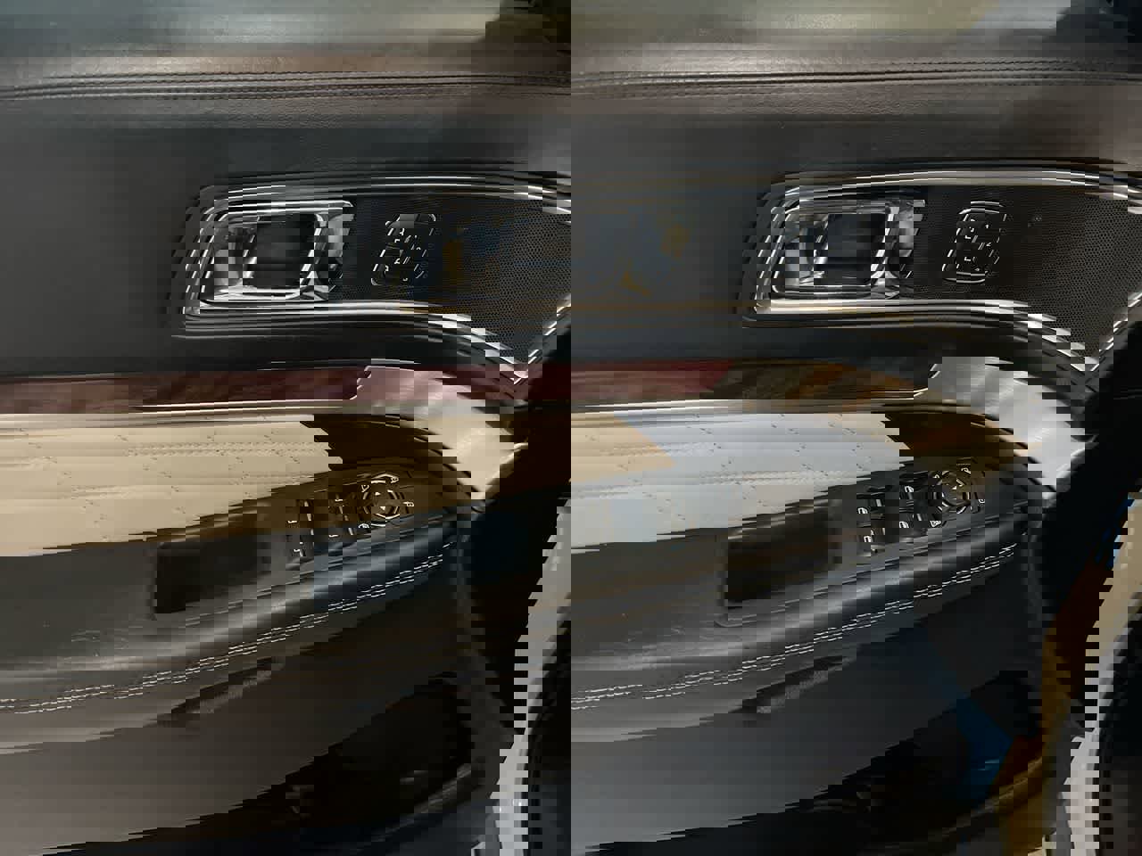 Used 2018 Ford Explorer Platinum image 13