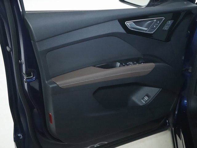 Used 2024 Audi Q4 e-tron Premium w/ Convenience Package image 16