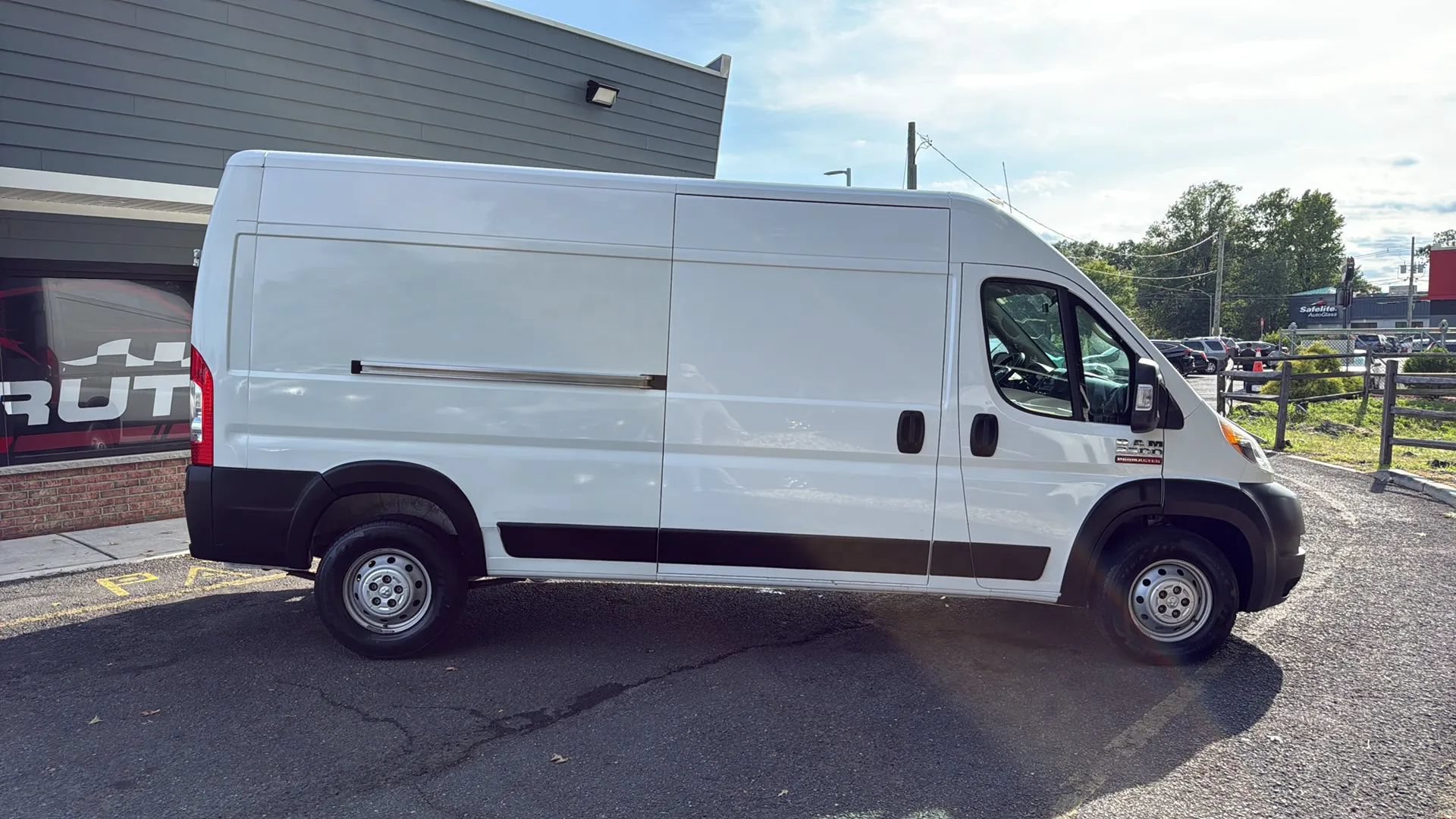 Used 2021 RAM ProMaster 2500 FWD image 4