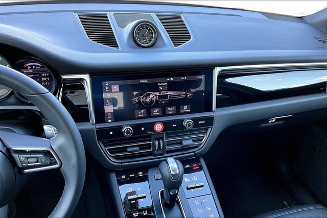 Used 2026 Porsche Macan AWD/4WD image 15