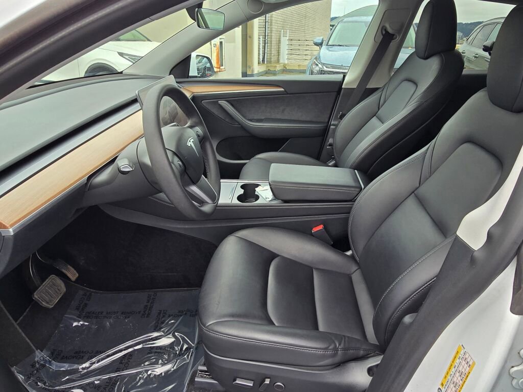 Used 2024 Tesla Model Y Long Range AWD/4WD image 21
