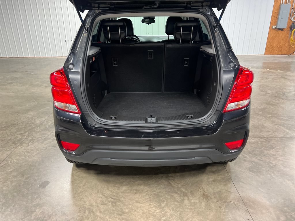 Certified 2022 Chevrolet Trax LT w/ Midnight Edition AWD/4WD image 12