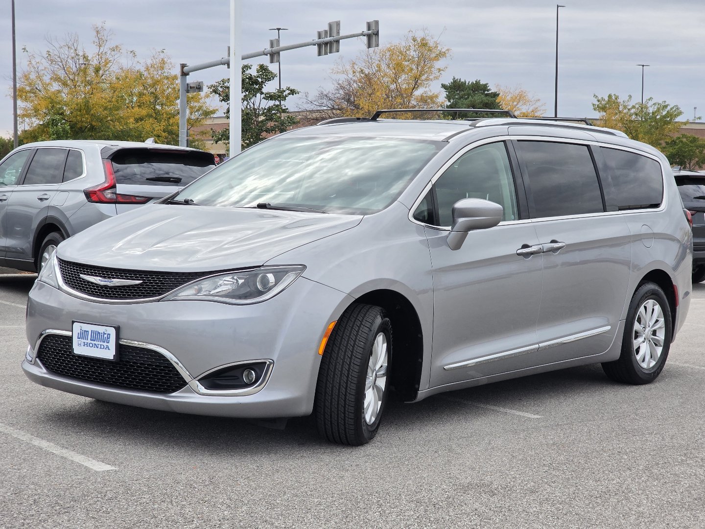 Used 2018 Chrysler Pacifica Touring-L w/ Premium Audio Group FWD image 10