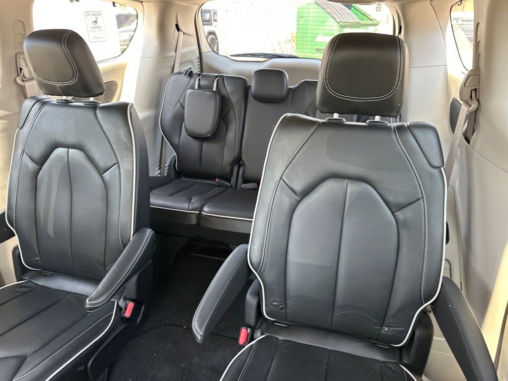 Used 2022 Chrysler Pacifica Limited image 16