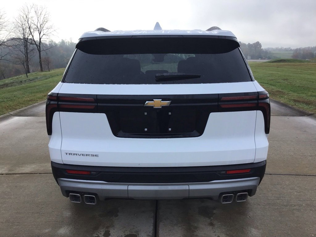 New 2026 Chevrolet Traverse LT w/ Driver Confidence Package image 4