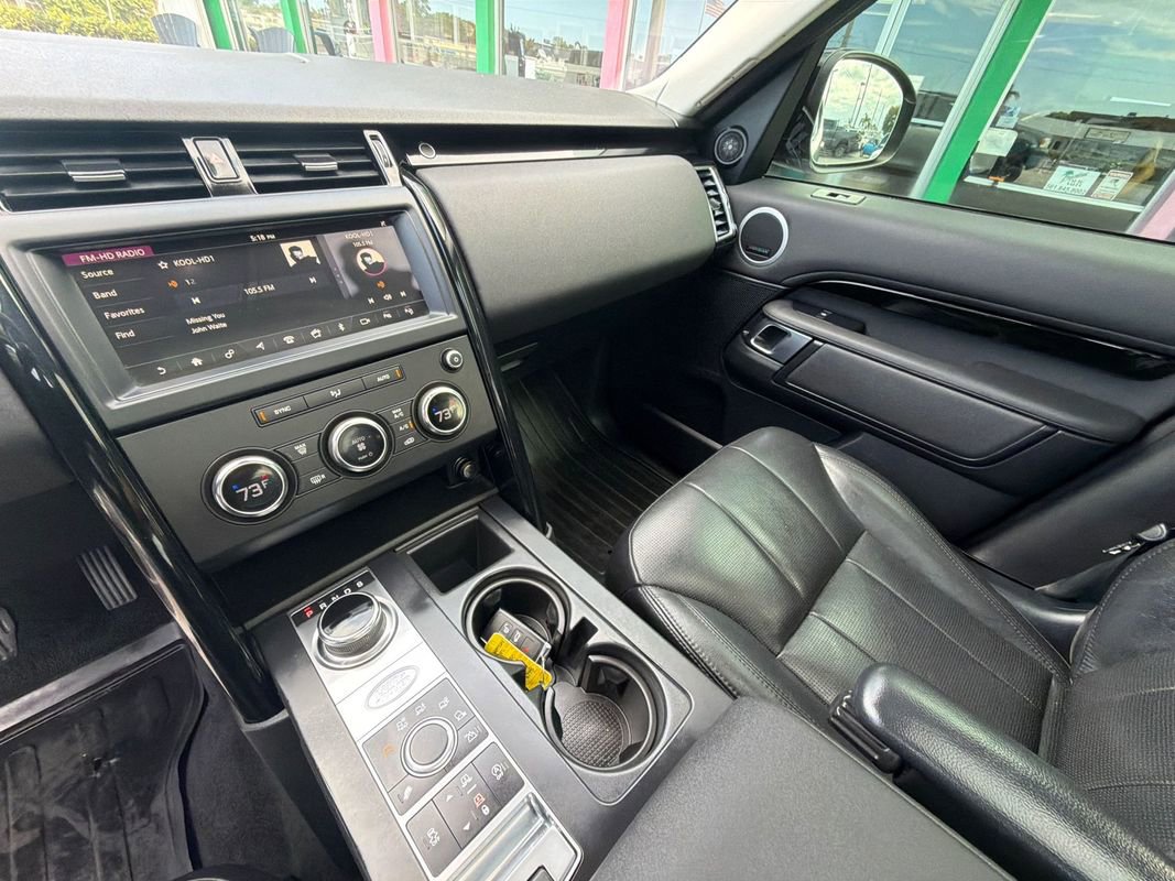Used 2020 Land Rover Discovery SE AWD/4WD image 24