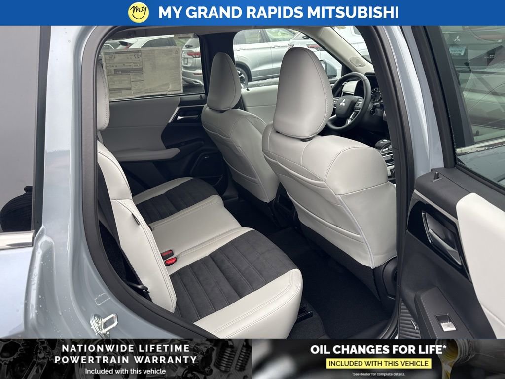 New 2026 Mitsubishi Outlander SE image 14