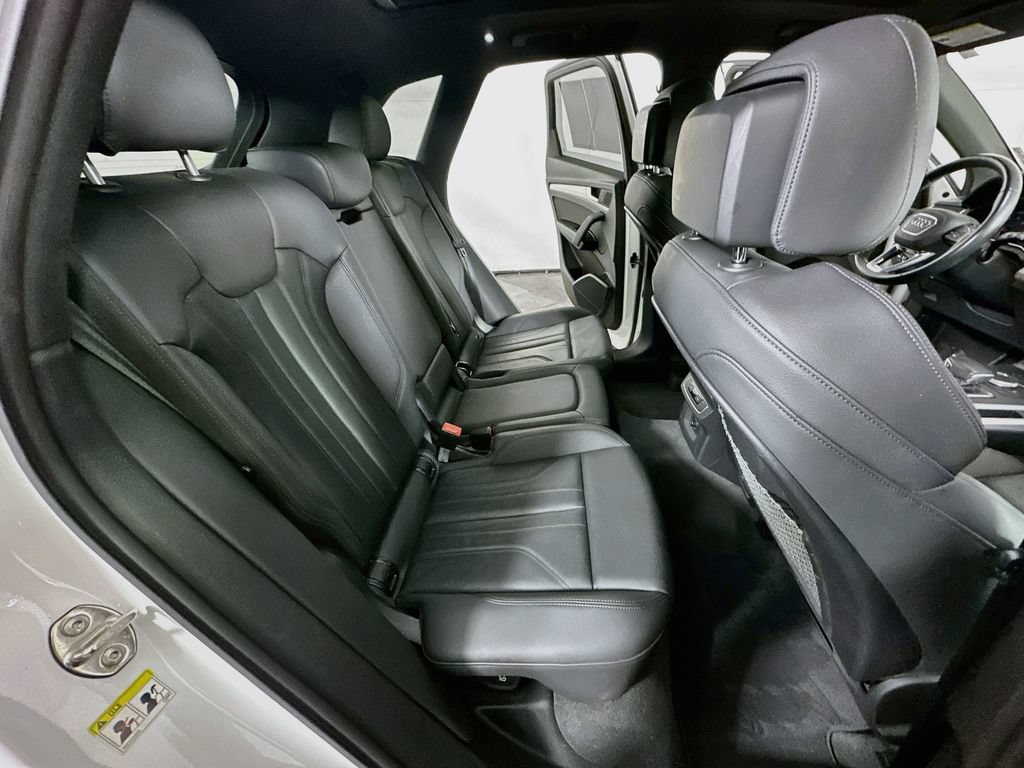 Used 2020 Audi Q5 2.0T Premium w/ Titanium Sport Package AWD/4WD image 11