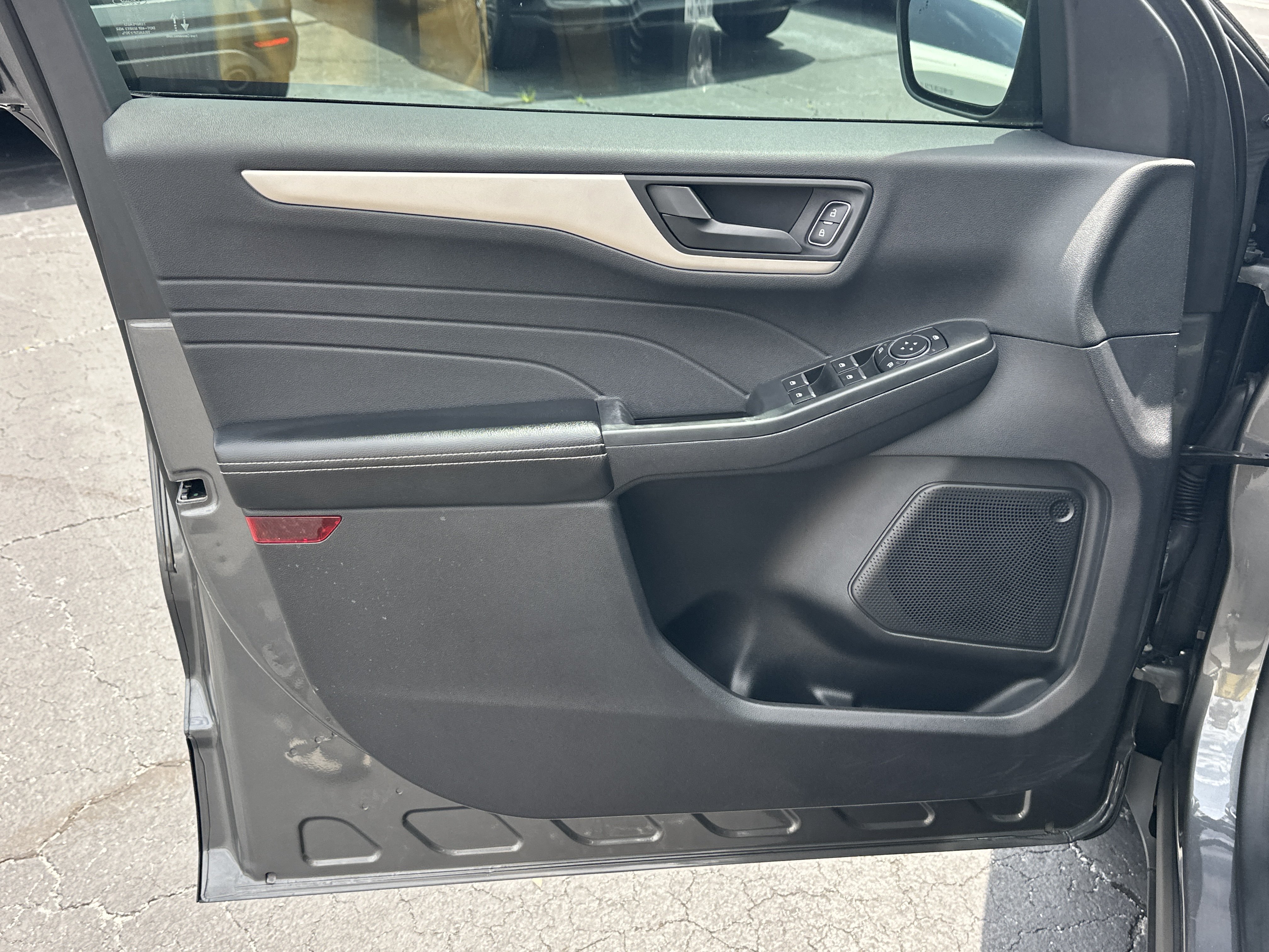 Used 2022 Ford Escape SE FWD image 11