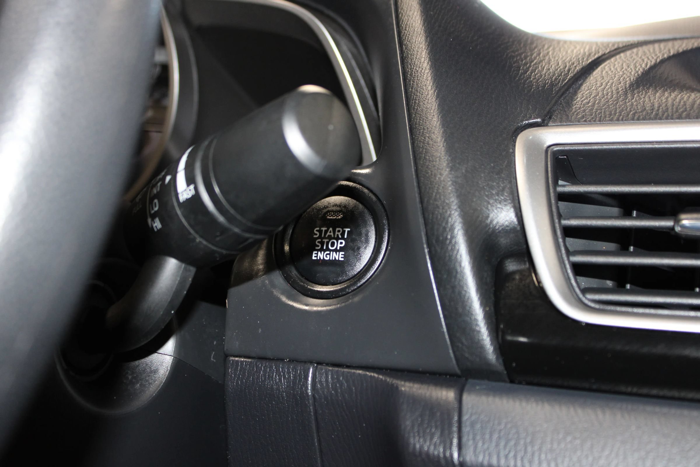 Used 2015 MAZDA MAZDA3 i Sport FWD image 17