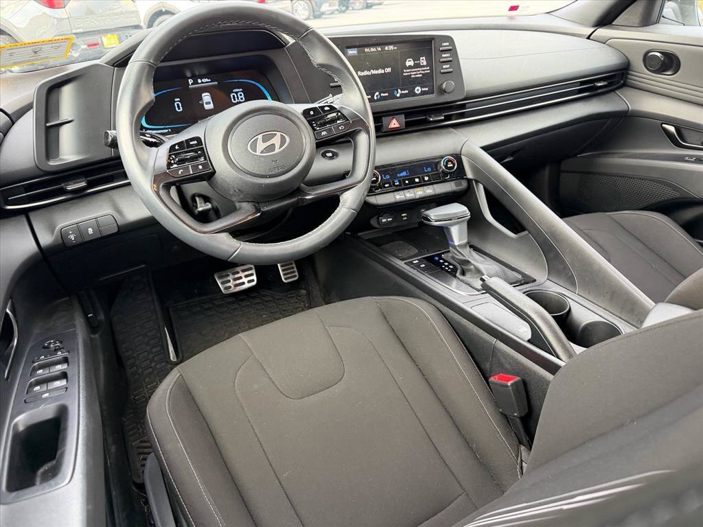 Used 2025 Hyundai Elantra Sport FWD image 7