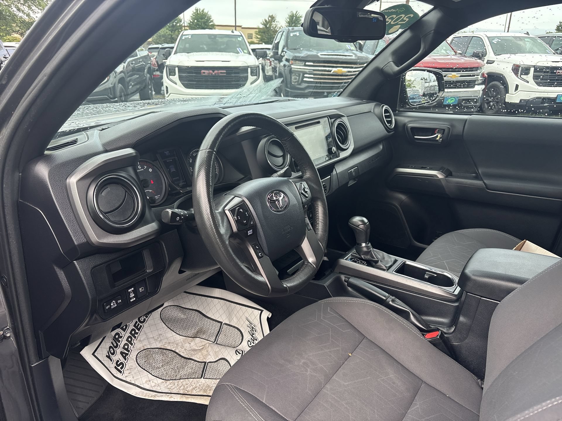 Used 2018 Toyota Tacoma TRD Off-Road AWD/4WD image 10