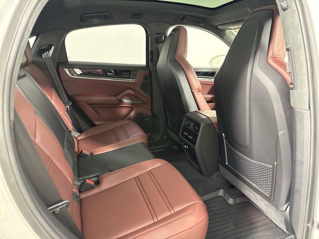 Certified 2024 Porsche Cayenne Turbo image 24