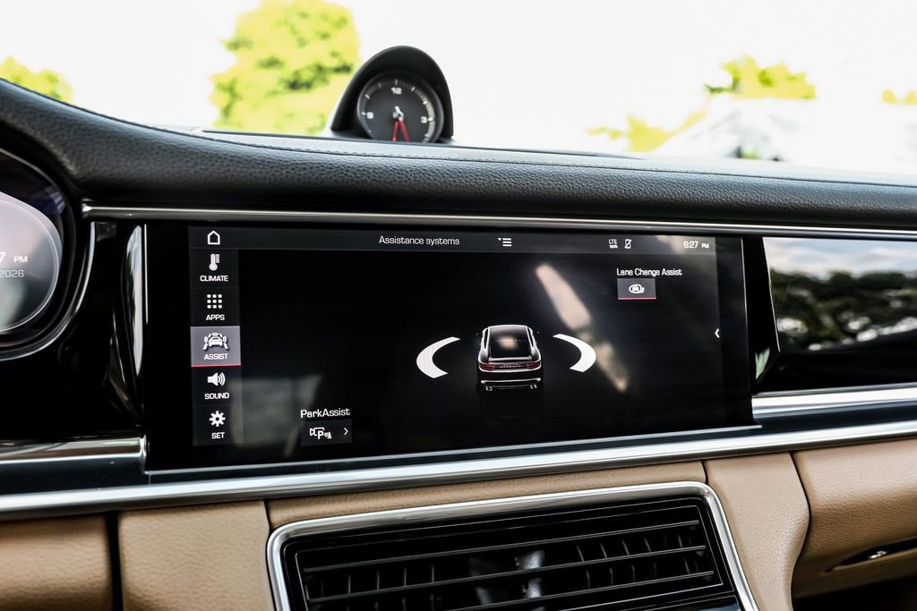 Used 2018 Porsche Panamera 4 image 32