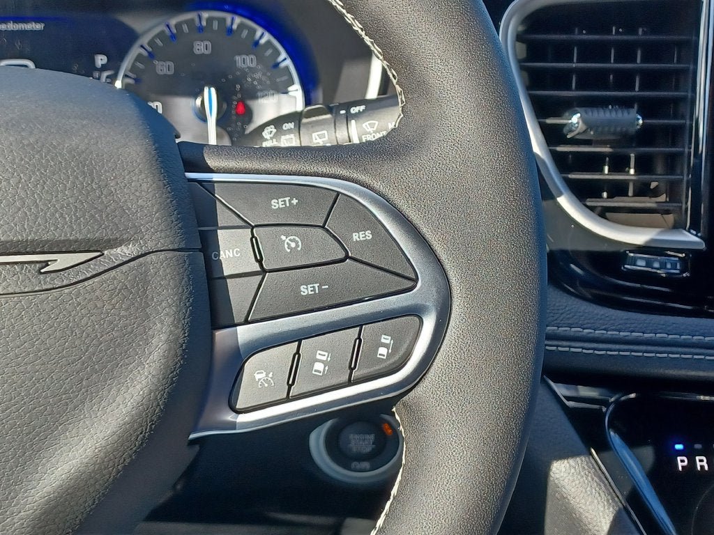 New 2027 Chrysler Pacifica Limited AWD/4WD image 14