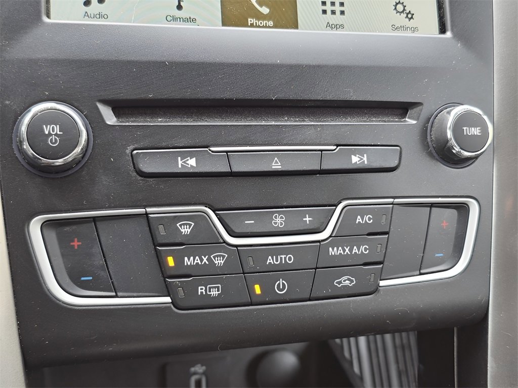 Used 2018 Ford Fusion SE image 29