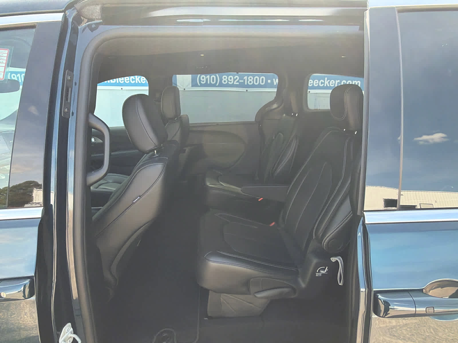 Used 2025 Chrysler Pacifica Select FWD image 31