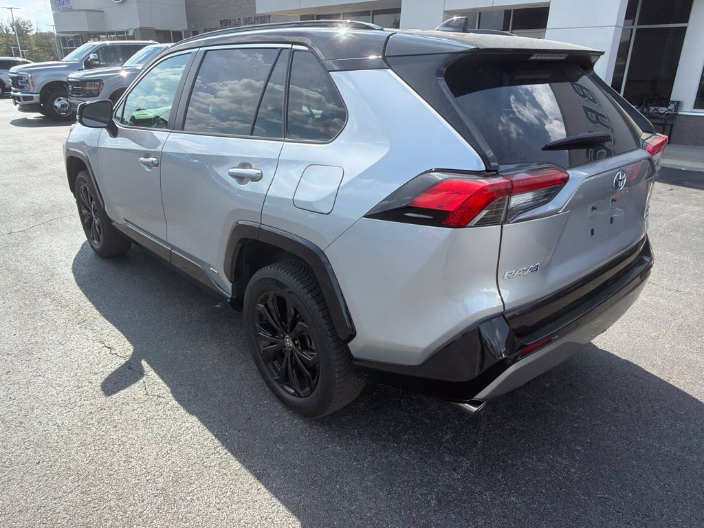 Used 2022 Toyota RAV4 XSE AWD/4WD image 2