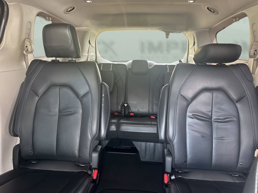 Used 2021 Chrysler Pacifica Touring-L image 11