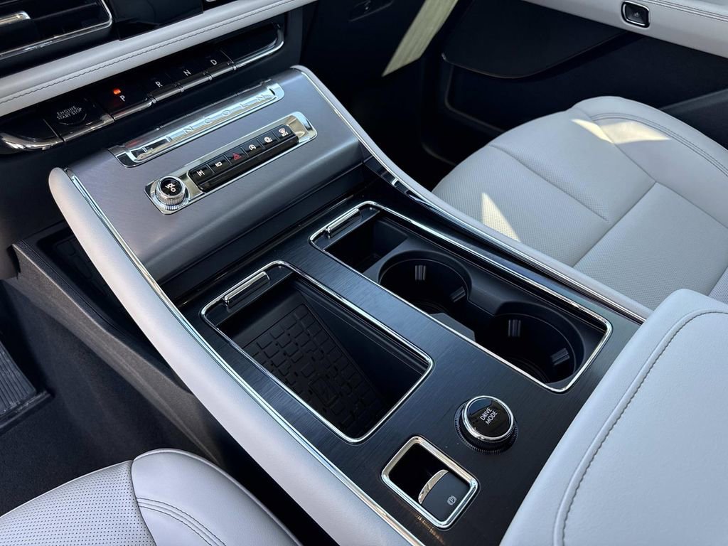 New 2026 Lincoln Aviator 2WD w/ Jet Appearance Package image 26