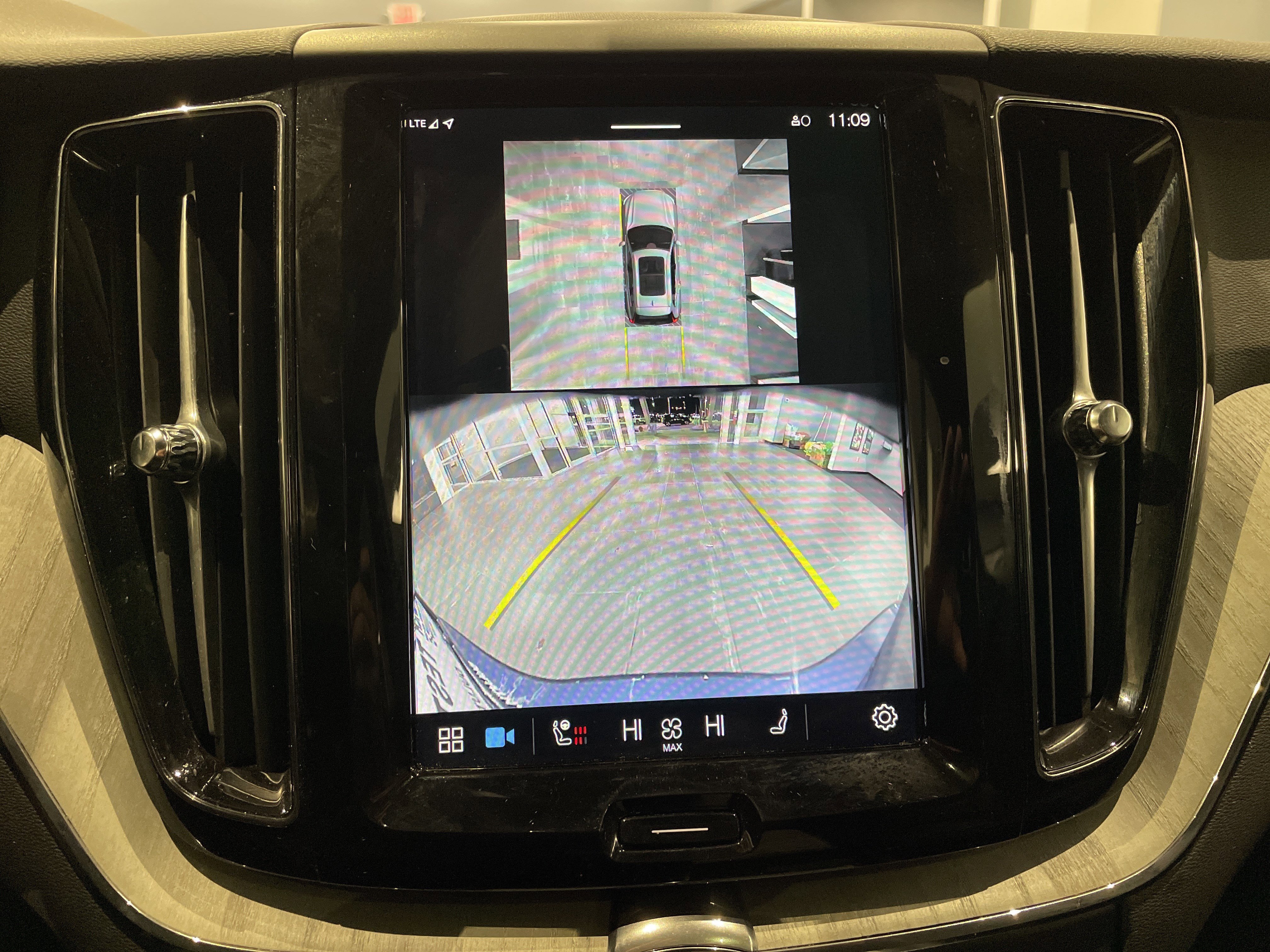 Used 2025 Volvo XC60 B5 Plus image 30