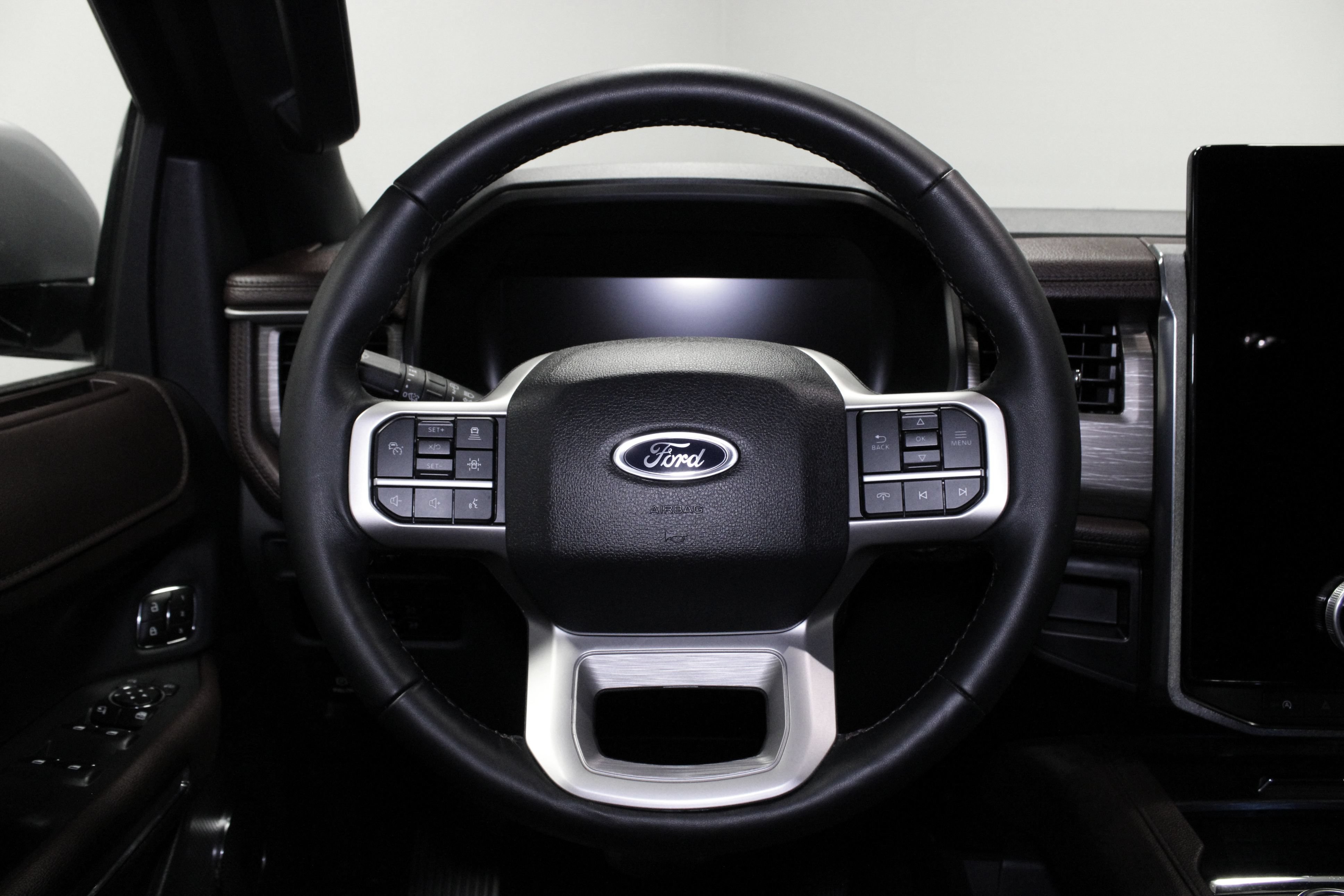Used 2024 Ford Expedition Limited AWD/4WD image 22