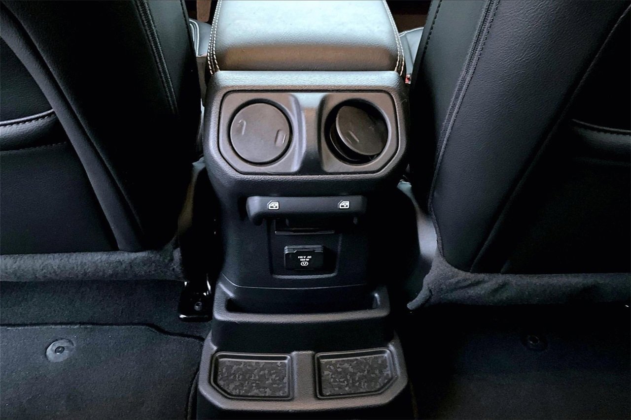 Used 2023 Jeep Wrangler Unlimited Sahara w/ Cold Weather Group image 16