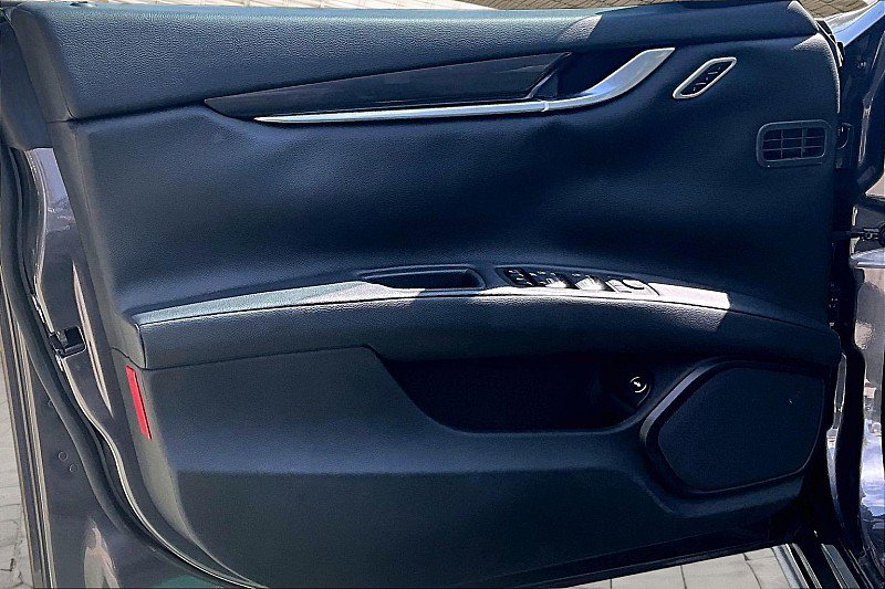 Used 2016 Maserati Ghibli RWD image 14