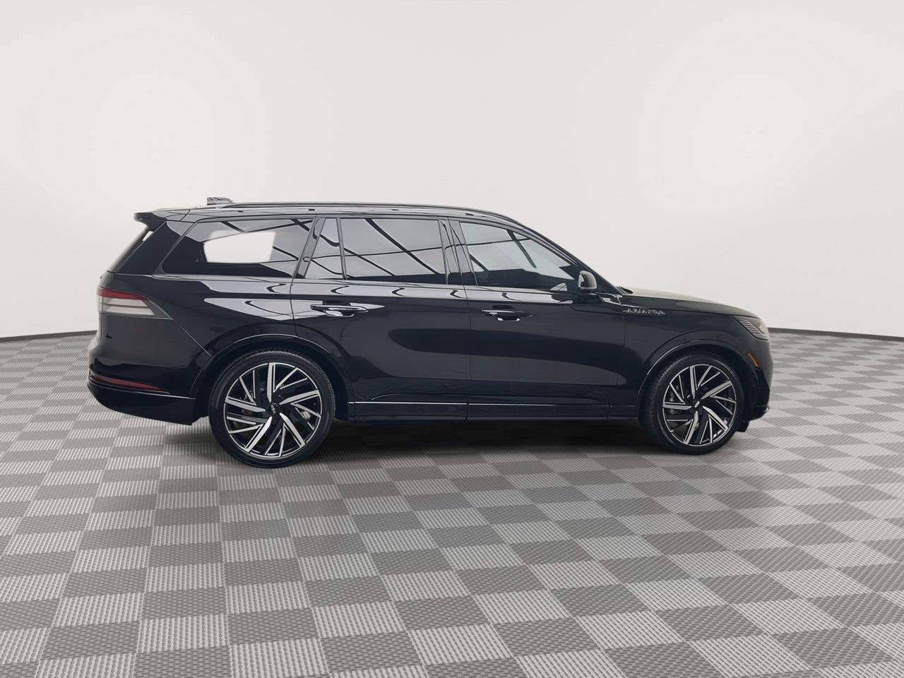 Used 2025 Lincoln Aviator Black Label w/ Jet Appearance Package AWD/4WD image 43