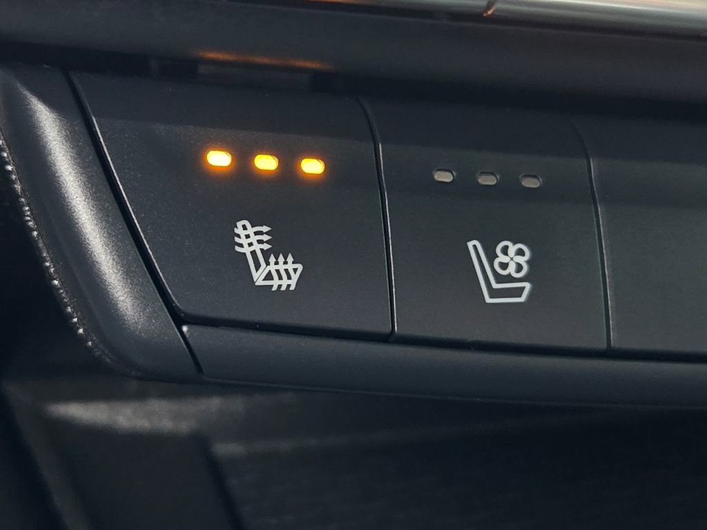 Used 2022 Cadillac CT4 V image 32