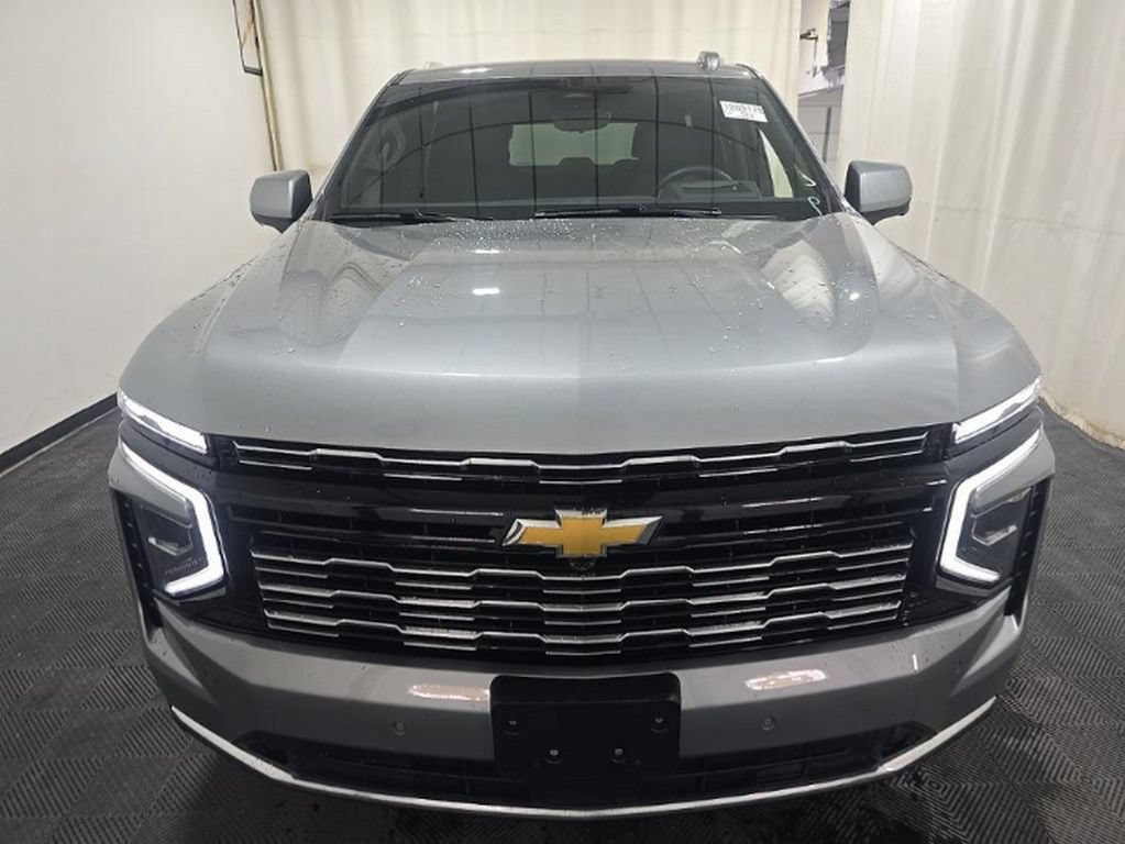 Used 2025 Chevrolet Tahoe High Country AWD/4WD image 3