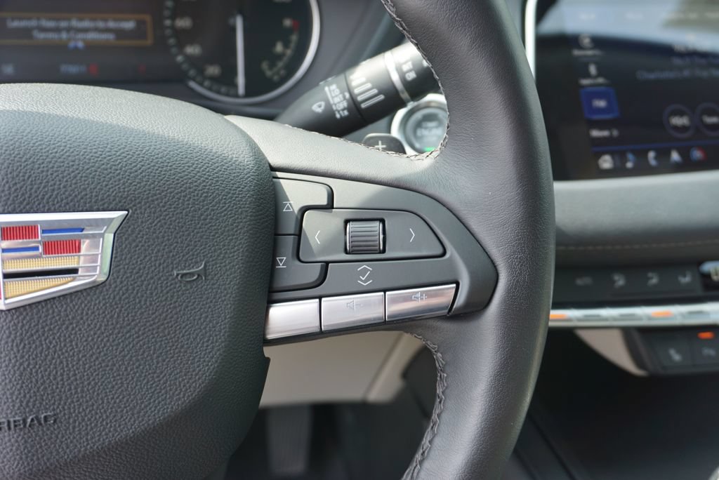 Used 2022 Cadillac XT4 Luxury w/ Cold Weather Package FWD image 26