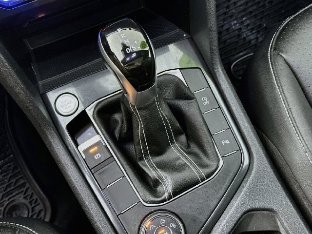 Used 2024 Volkswagen Tiguan SE R-Line AWD/4WD image 15