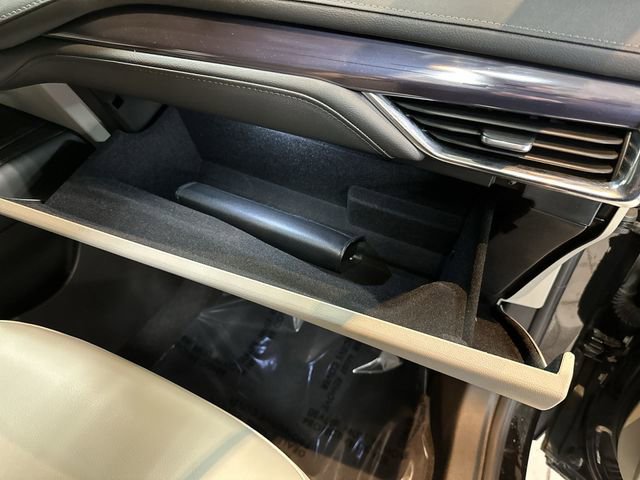 Used 2023 Cadillac XT4 Luxury w/ Cold Weather Package image 31