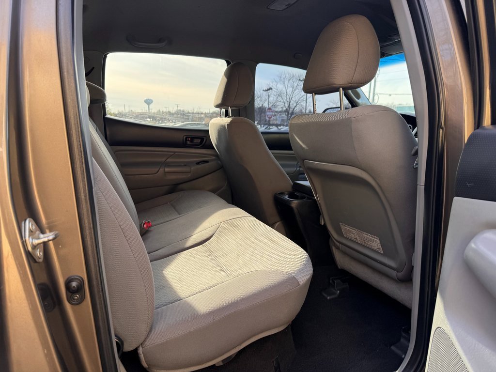 Used 2014 Toyota Tacoma PreRunner w/ SR5 Package image 19