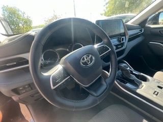 Used 2025 Toyota Highlander LE image 15