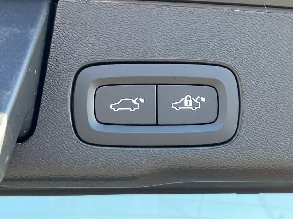 New 2026 Volvo XC60 B5 Ultra w/ Climate Package image 13