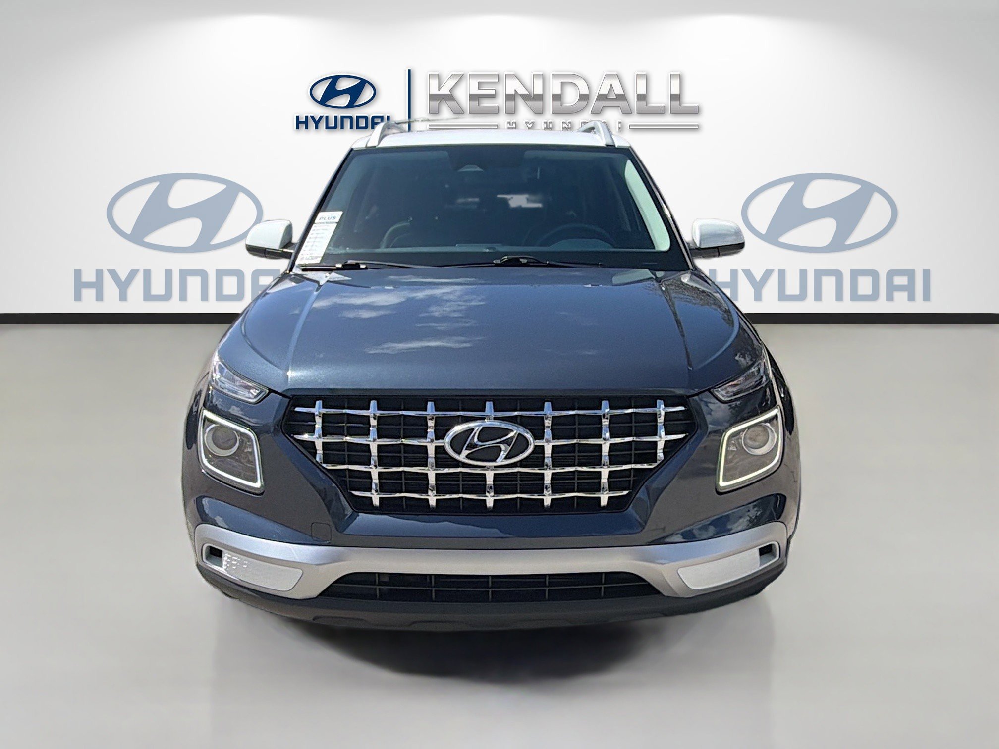 Used 2023 Hyundai Venue Limited image 2