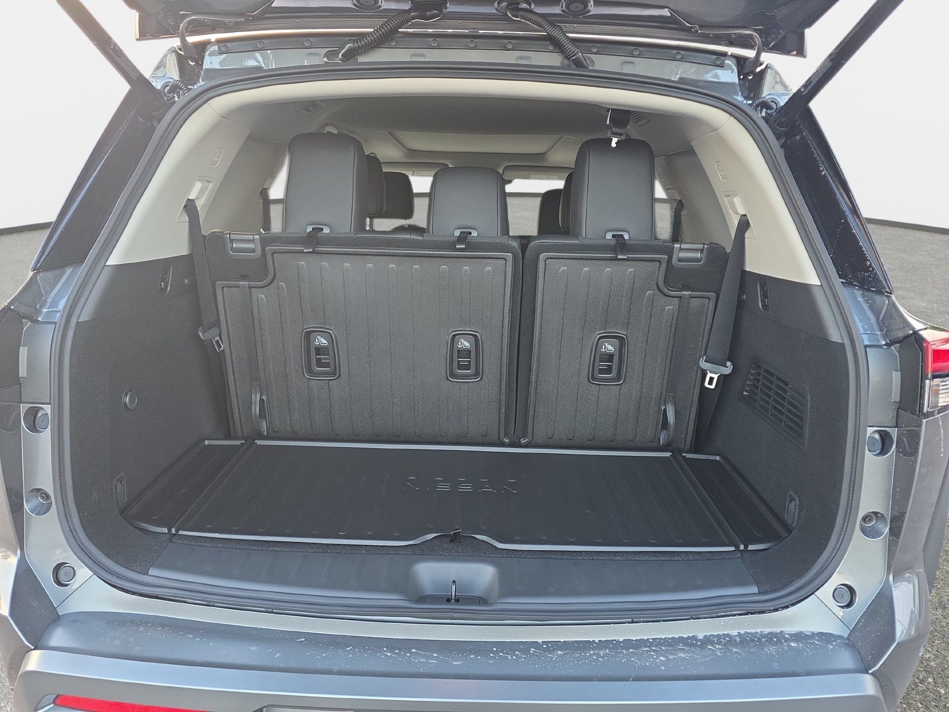 New 2026 Nissan Pathfinder Platinum w/ Cargo Package AWD/4WD image 12