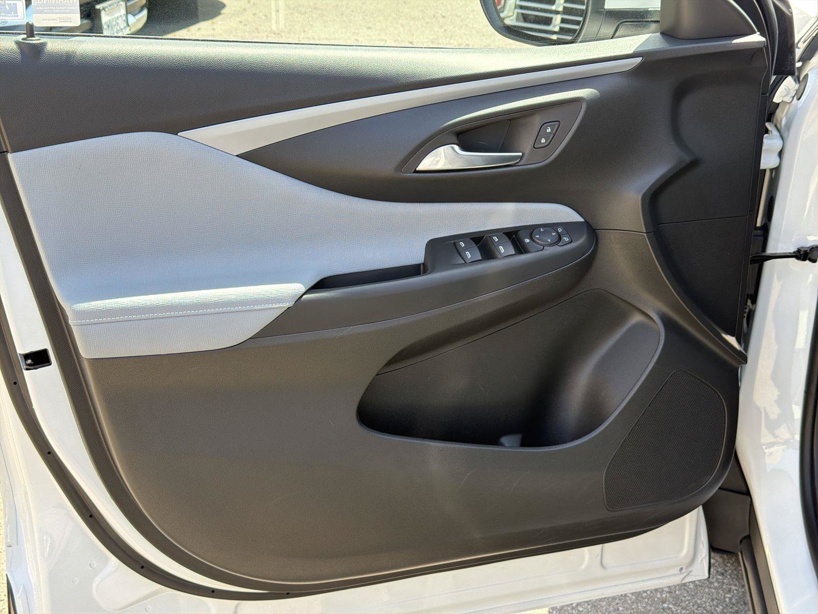 Used 2025 Buick Envista Preferred FWD image 19